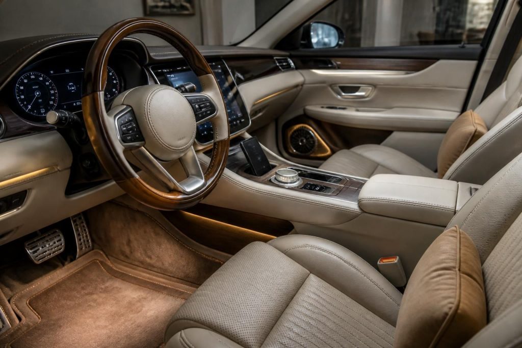 découvrez comment personnaliser l'intérieur de votre voiture avec style et élégance pour un look unique et raffiné.