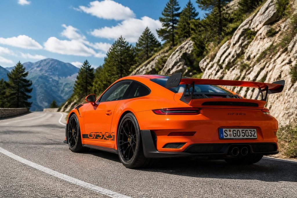 découvrez tout sur la porsche 911 gt3 rs : prix, performances, puissance et meilleures occasions de ce modèle iconique et sportif.