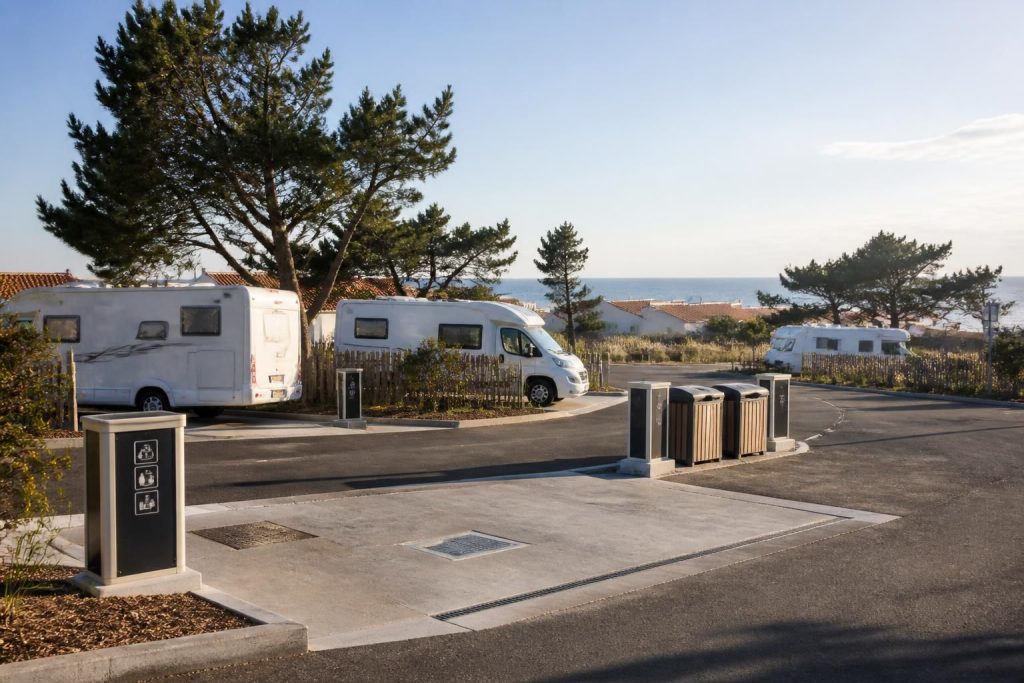 découvrez les meilleures aires de camping-car sur l'île de ré, leurs emplacements idéaux pour stationner, ainsi que les services disponibles pour un séjour confortable et agréable.