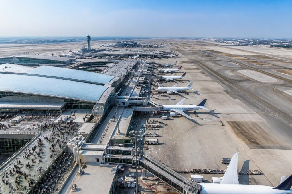 découvrez le classement des plus grands aéroports du monde et explorez des chiffres impressionnants sur leur taille, capacité et trafic international.