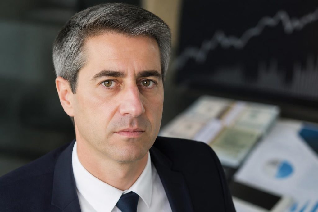 découvrez le portrait financier de françois ruffin, député engagé, et explorez les détails de sa fortune et de son parcours économique.